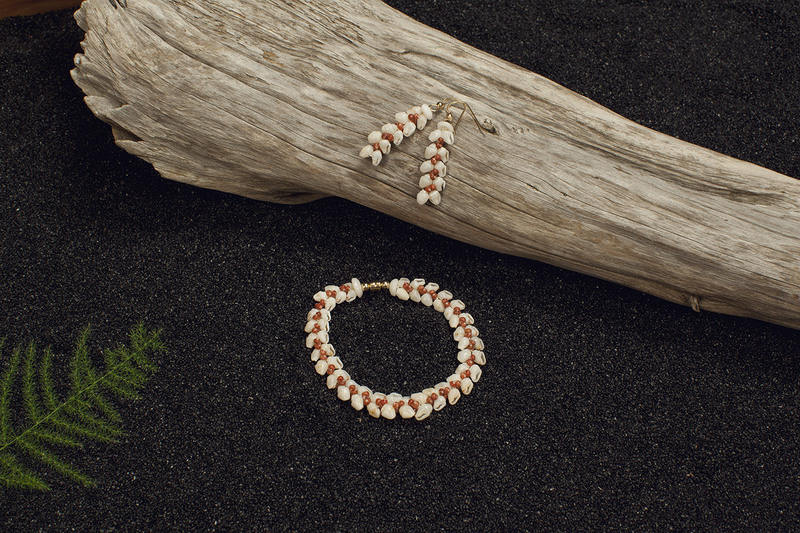 Photo ofHeleconia Bracelet Set